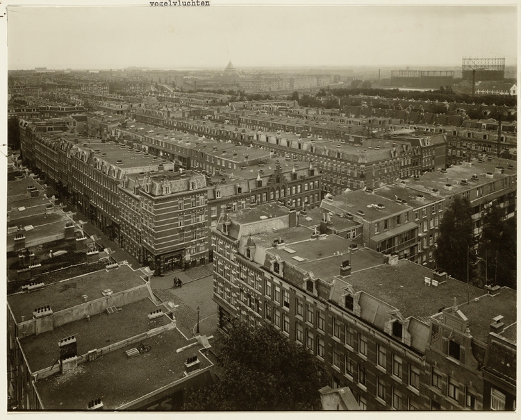 De Tweede van Swindenstraat gezien vanaf de Muiderkerk. Collectie Stadsarchief Amsterdam  