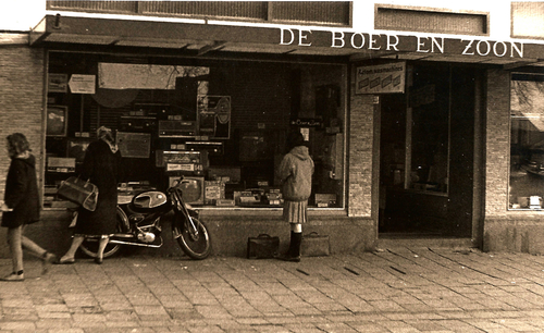 Middenweg 63 - 1960 - Opening zaak Foto: Frank de Boer © Alle rechten voorbehouden  