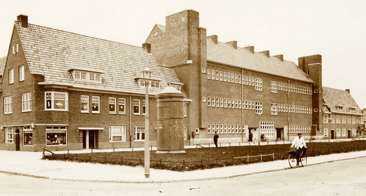 Van der Waalsschool ca. 1930. Foto: Beeldbank Amsterdam. - © Alle rechten voorbehouden.  