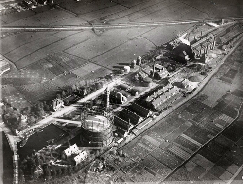 Rechtsboven is het z.g. spookhuis nog te zien - Ouderkerkerdijk 1927 Foto: Beeldbank Amsterdam © Alle rechten voorbehouden  