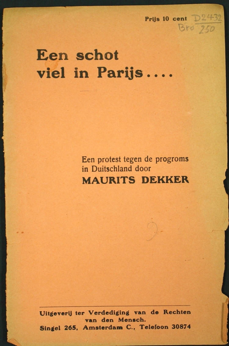 Voorblad. van de brochure over de Kristallnacht, geschreven door Maurits Dekker. Bron IISG. 