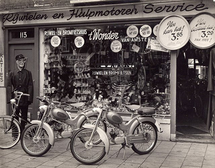 Javastraat 113 - ± 1960 .<br />Foto: Hans van Luijk 