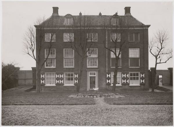 Diemerzeedijk 27 Afgebeeld is de achterzijde van het Gemeenlandshuis<br />De foto dateert van ongeveer november 1938. Bron: Beeldbank Stadsarchief Amsterdam 