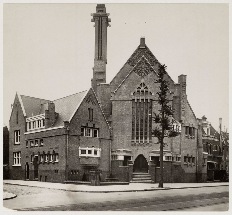 De synagoge van architect Jacob S. Baars (1886-1956), gebouwd in 1928. .<br />Foto: Beeldbank Amsterdam 