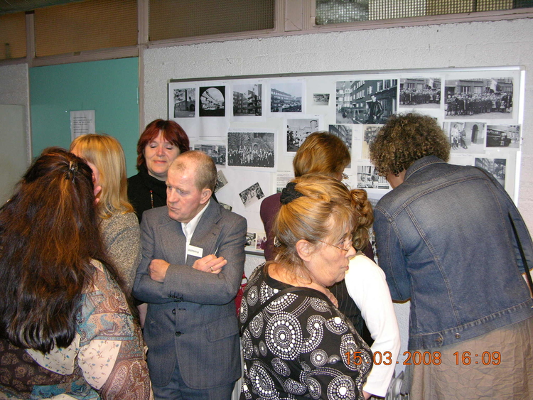 Reünie Danie Theronstraat Samen herinneringen ophalen, 15 maart 2008. 