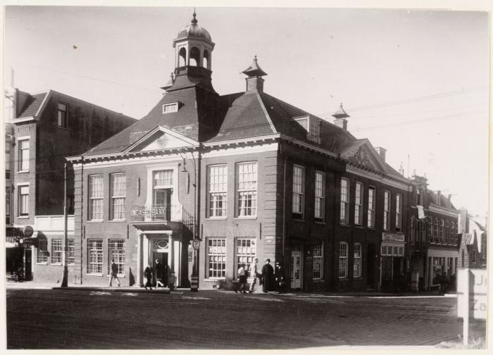 Rechthuis1 Het Rechtthuis eind jaren '40 waar het bureau van Jaap Knol was gevestigd. 