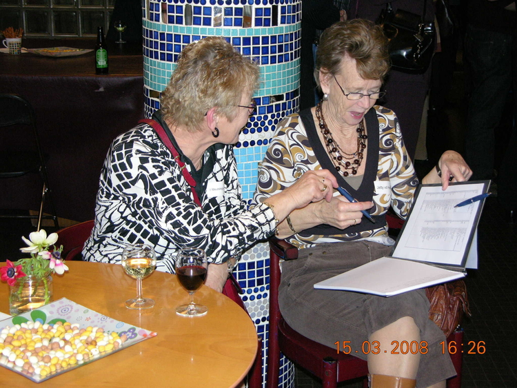 Reünie Danie Theronstraat Het gastenboek ging rond, 15 maart 2008. 