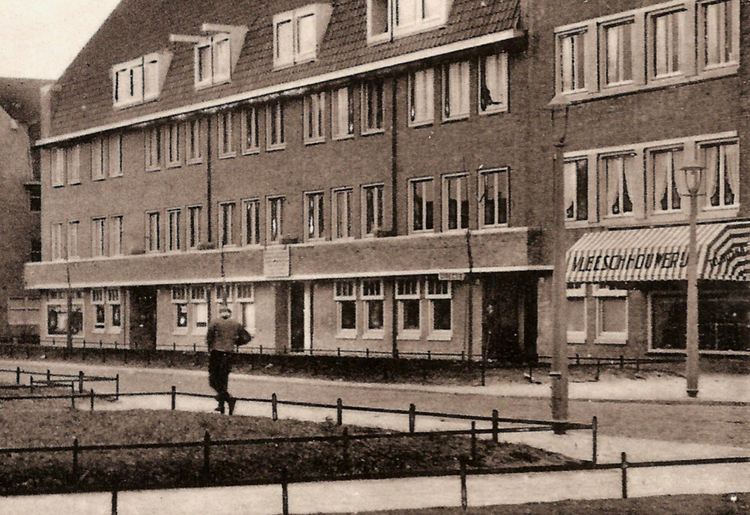Newtonstraat 01 - 1939 .<br />Klik rechts bovenaan op de foto en de foto wordt vergroot weergegeven. .<br />Foto: Eigendom Jo Haen 