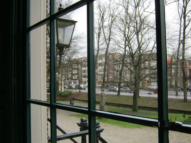 Uitzicht vanuit Huize Frankendael op de Middenweg - 2012 .<br />Foto: Joop Jansen 