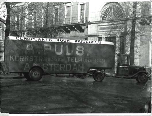 Transportbedrijf Puls. Transportbedrijf Puls was berucht ten tijde van de Tweede Wereldoorlog. Dit bedrijf haalde de woningen leeg van gedeporteerde Joden. Foto afkomstig van het Joods Historisch Museum. 