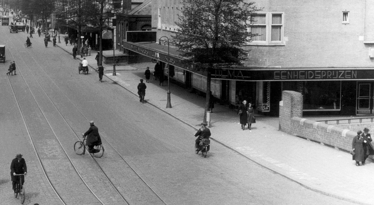 Linnaeusstraat 245 uitsnede 1936 .<br />Foto: Gahetna.nl 