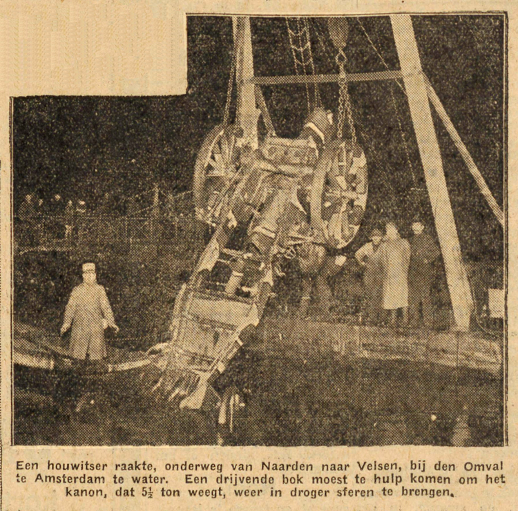 06 december 1927 - Een houwitser bij den Omval te water  