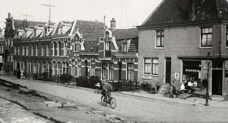 Ringdijk 79 (rechts) - 1926 .<br />Foto: Beeldbank Amsterdam 