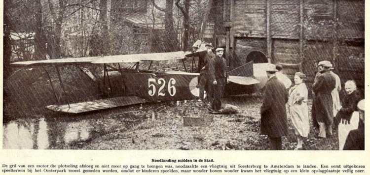 1928 24-11-1928 Vliegtuigje uit Soesterberg maakt Noodlanding in het Oosterpark .<br />Bron: John Haen 