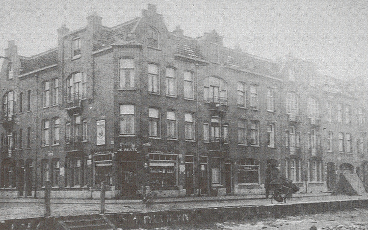 .Cornelis Drebbelstraat 12 - 1920 .<br />Foto: Watergraafsmeer in oude Ansichten van J.H.Kruizinga 