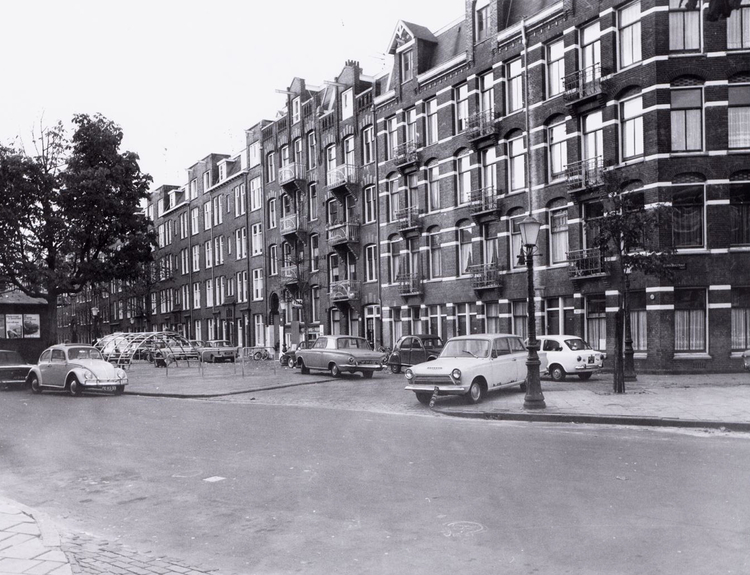  Eerste Atjehstraat nummers 83-81, in 1972<br />(Foto: Gemeentearchief Amsterdam) 