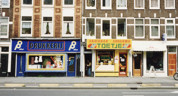 1e Oosterparkstraat 95 (101 is de rechtse winkel) - 101 - 1992  