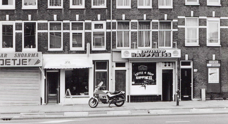 1e Oosterparkstraat 103 (koffieshop) - 1992 .<br />Foto; Beeldbank Amsterdam 