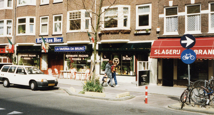 1e Oosterparkstraat 83-85-87 La Taverna Bruna - 1992 .<br />Foto; Beeldbank Amsterdam 