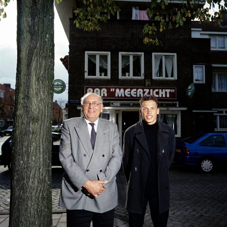 2004 Bobby Haarms en Johnny Heitinga voor Bar Meerzicht op de Middenweg te Watergraafsmeer ,<br />Foto: John Haen 