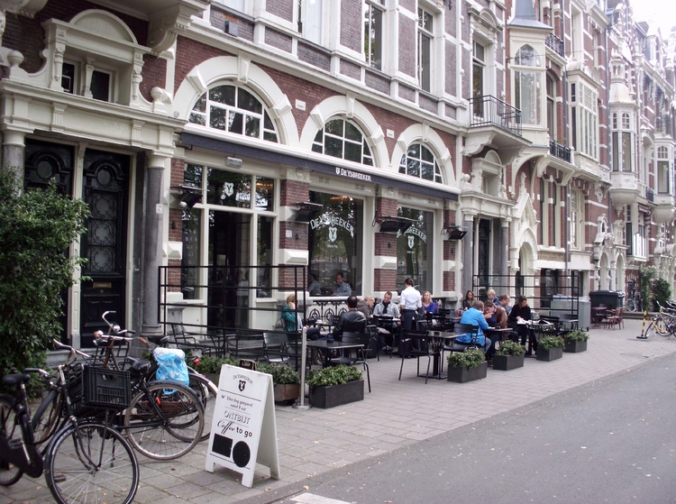 Café de IJsbreker op de Weesperzijde. .<br />Foto: John Haen © 