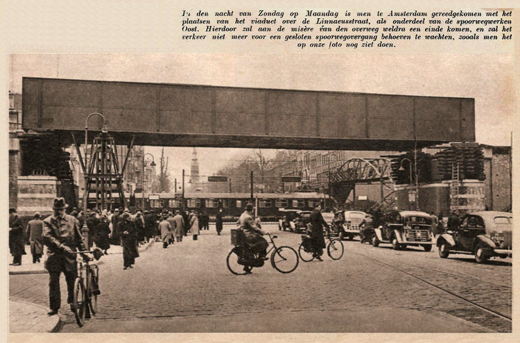 27 april 1939 - Het plaatsen van het viaduct over de Linnaeusstraat.  