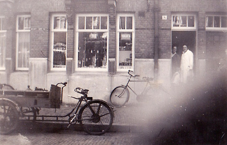 Paardekraalstraat 08 - ± 1952 .<br />Foto: Aaltje den Hartog-van den Bosch 