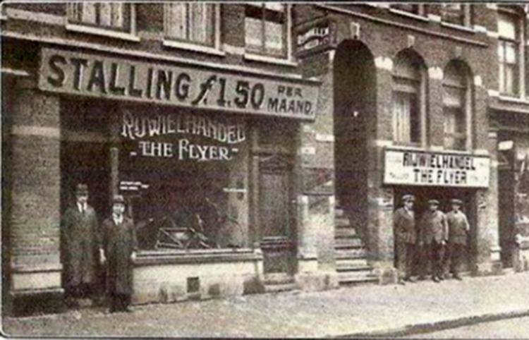 2e Oosterparkstraat 135-137 Muller & Co - Rijwiel bouwen - Uit Het Leven 17-2-1923 .<br />Bron: Uit het Leven 