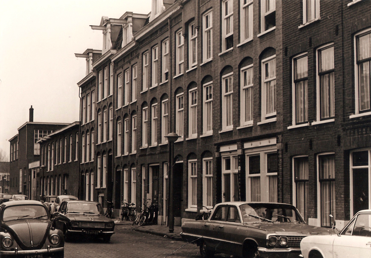 Ringlaan Bessemerstraat links Blokker 1973 .<br />Foto: Jan van Deudekom 