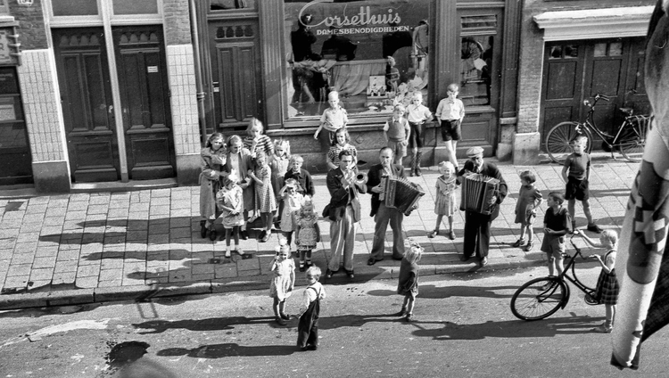 3e Oosterparkstraat 132 - ± 1950 .<br />Foto: Frans van Bookum 