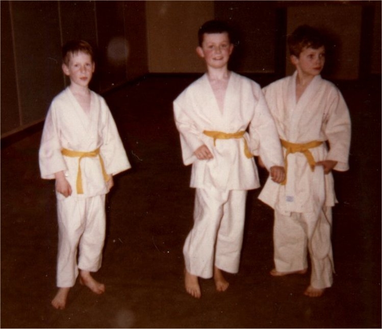 Judo band Kees (rechts) op judo met o.a. Lucas Winkler (midden), 1962. 