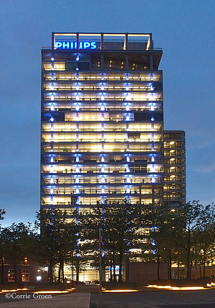 BREITNERgebouw het blauwe veranderende licht 
