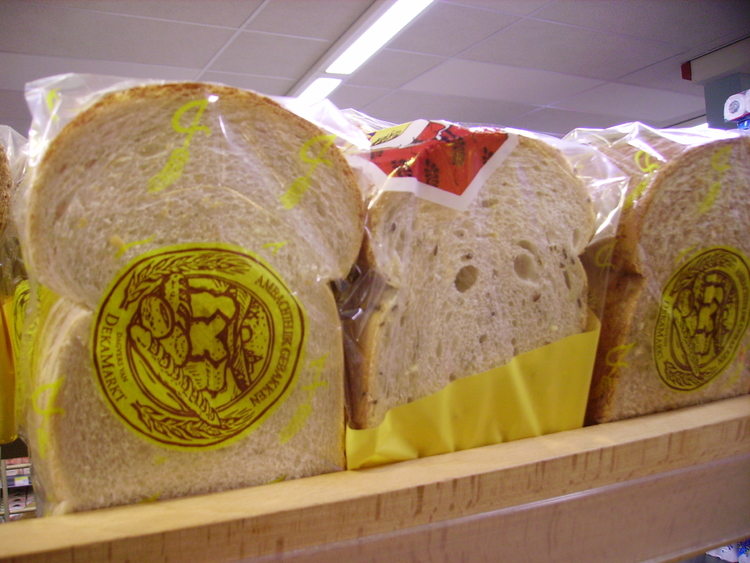 brood is anders verhaal 98 brood is anders verhaal 98 "Zelfs het brood vond ik anders." (Foto: Rizzoli, 2005) 