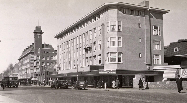  De Hema in de Linnaeusstraat.<br />Foto uit 1935.<br />Stadsarchief Amsterdam. 