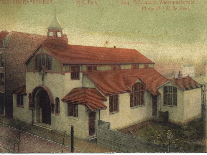  Een ansichtkaart uit 1910 van de parochiekerk in de Watergraafsmeer. De kerk is inmiddels vervangen door een andere kerk. 
