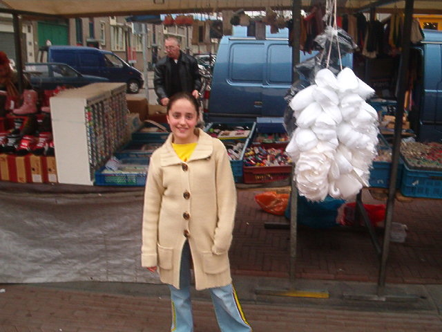 Habibe Habibe op de Dappermarkt, maart 2005. 