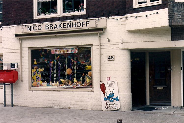 Afrikanerplein 48 - ± 1985  <p>.<br />
Foto: Nico Brakenhoff ©<br />
<em>Klik rechts bovenaan op de foto en de foto wordt vergroot weergegeven.</em></p>