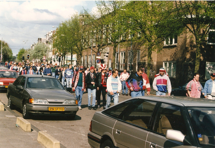 Ajax landskampioen 1996 - Supporters op de K.Onneslaan richting Leidseplein. .<br />Foto: Jo Haen © 