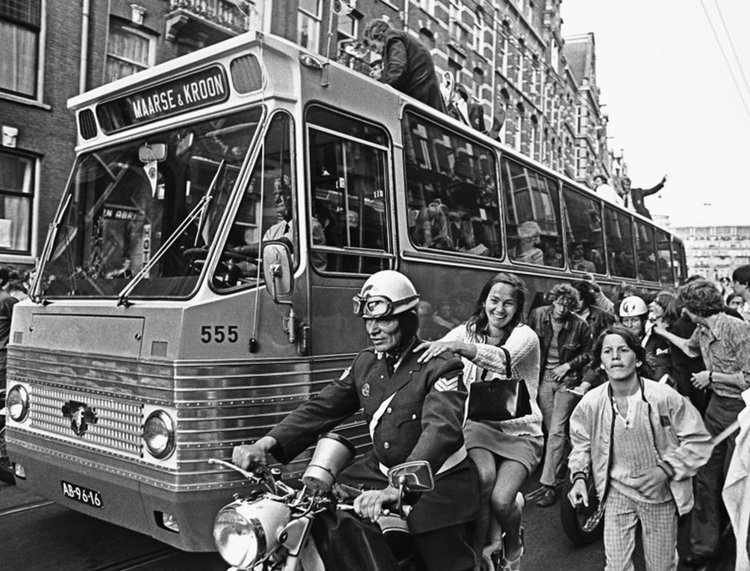 Ajax_Spelersbus_1972 .<br />Foto: Theo Proeskie 