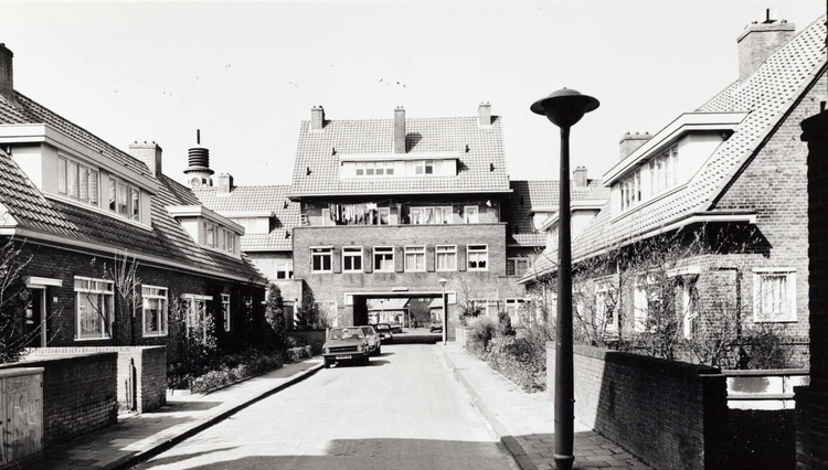 Akkerstraat 29 rechts - 1985 .<br />Foto: Beeldbank Amsterdam 