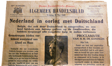 Nederland in oorlog.  <p>Voorpagina van Het Vaderland, staat en letterkundig nieuwsblad.<br />
DUITSCHE AANVAL OP NEDERLAND ZONDER EENIGE WAARSCHUWING NEDERLAND IN OORLOG MET DUITSCHLAND! De Krant Het Vaderland opende vanzelfsprekend met dit nieuws. <br />
Bron: Historische Kranten, KB.</p>