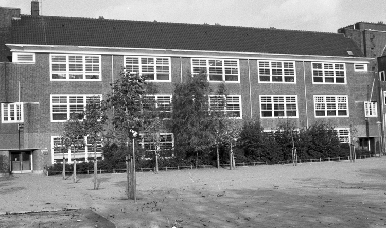 Ant.v. Diemenschool Javaplantsoen 19 1988 Architect A.R.Hulshoff .<br />Foto: Beeldbank Amsterdam 