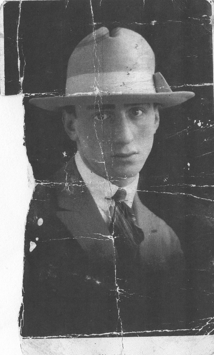 Oom Abraham. Op deze foto is oom Abraham Barend 19 jaar oud. Deze foto is afkomstig uit het privé archief van Greetje van der Meer-Papegaaij. 