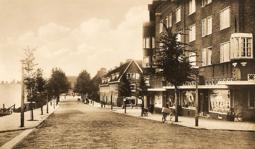 Archimedesweg 16 winkel op volgende hoek - ± 1925 .<br />Foto: Jan van Deudekom 