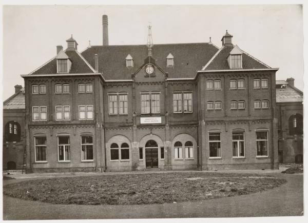  Het badhuis aan de Fronemanstraat waar het NCAB een periode in gevestigd was.<br />Foto: Beeldbank Stadsarchief Amsterdam 