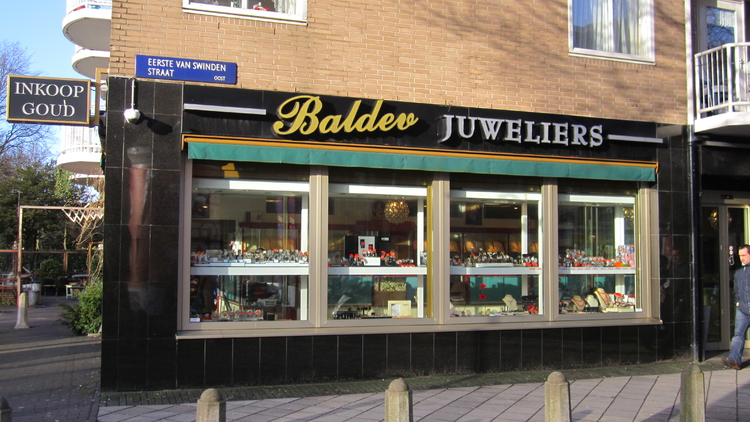 Eerste van Swindenstraat 01 hoek Linnaeusstraat 35 Baldev Juweliers - 2013 .<br />Foto: Jo Haen © 