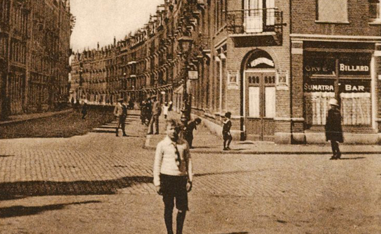 Sumatrastraat 52 hoek Balistraat - 1910 .<br />Foto: Beeldbank Amsterdam 