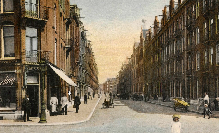Bankastraat met rechts de Bankaschool - 1917 .<br />Foto: Beeldbank Amsterdam 