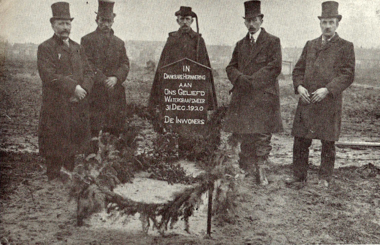 Begrafenis Watergraafsmeer eind december 1920. .<br />Foto: J.H. Kruizinga - Watergraafsmeer. De geschiedenis van een polder. 