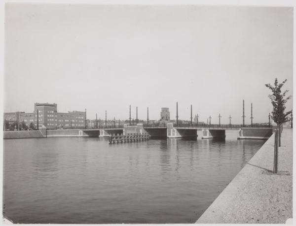  De Berlagebrug, gebouwd door Berlage en gereedgekomen in 1932. 